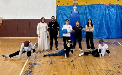 Grme engelli tarih retmeni, engellilere rnek olma amacyla 'golbol'e balad