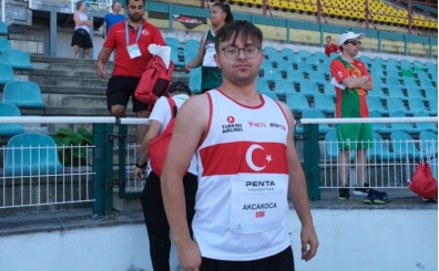 Down sendromlu milli atlet Emirhan Akakoca, Avrupa ampiyonas'nda 3 altn madalya kazand!