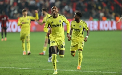 Fenerbahçe'de Talisca, taraftarla arasını düzeltti