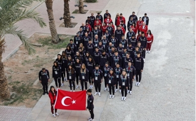 6. slami Dayanma Oyunlar'nda mcadele eden milli sporculardan Atatrk'e sayg duruu