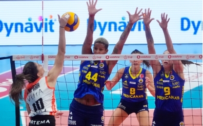 Fenerbahçe Medicana, dev derbide Eczacıbaşı'nı mağlup etti