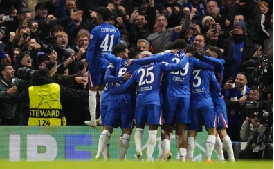 Chelsea'de orta saha arayışı!