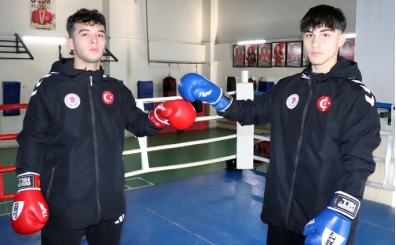 Lise öğrencisi milli boksörler Avrupa şampiyonluğu için yumruk sallıyor