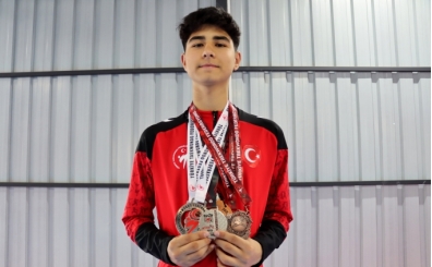 Depremde kaybettii babas iin kt tatamide baardan baarya kouyor