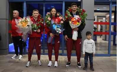 23 Ya Alt Avrupa Boks ampiyonas'nda derece elde eden sporcular Trabzon'da cokuyla karland