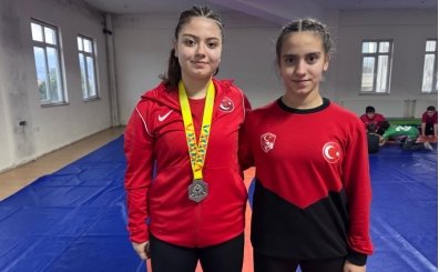 Isparta'da grei kz kardeler ampiyonluk hedefleri iin birlikte antrenman yapyor