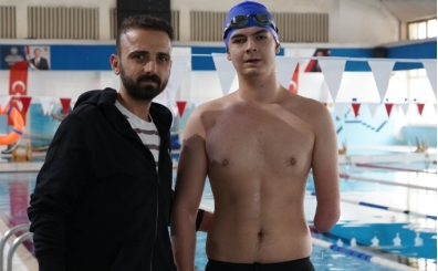 Isparta'da doutan bir kolu olmayan renci engelleri yzerek ayor