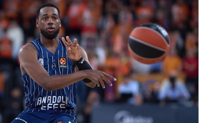 Anadolu Efes, Zalgiris'e kar�� 500. Avrupa galibiyeti pe�inde