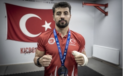 Kırık parmakla final gören Cebrail Gençoğlu, milli forma için verdiği mücadeleyi anlattı