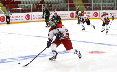 Erzurum'da Buz Hokeyi K�� Spor Oyunlar� sona erdi