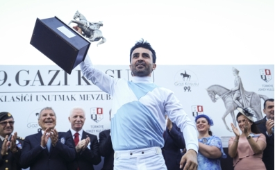 Gazi Kousu'nu 8. kez kazanan jokey Ahmet elik, gzn rekora dikti