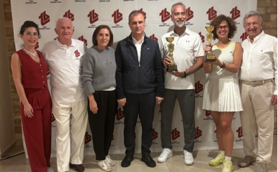 Cumhuriyet coşkusu kortlara taşındı