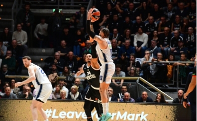Anadolu Efes, Virtus Bologna'ya malup