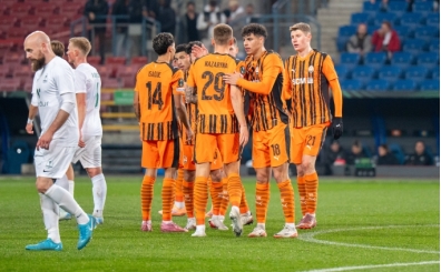 Arda Turan'l Shkahtar Donetsk 6 golle galip!