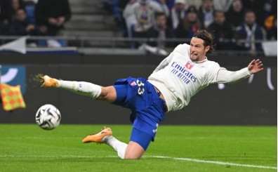 Lyon sahasnda 3 golle kazand!