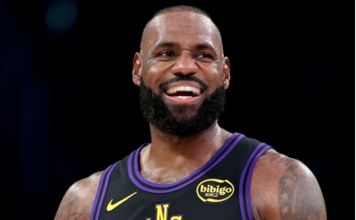 LeBron bu sezonun ötesinde oynama konusunda hâlâ kararsız