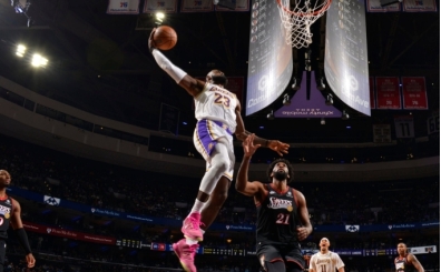 LeBron sezonun en iyi maçını oynadı, 76ers'a karşı galibiyet geldi!