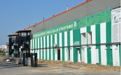 Serik Stadyumu'nda tadilat almas durdu
