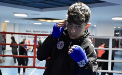 Busenaz Srmeneli'yi rnek alan 15 yandaki milli boksr, Avrupa ampiyonasna hazrlanyor