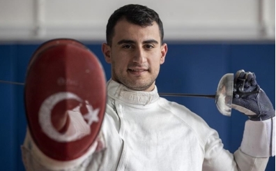 Milli para eskrimci Hakan Akkaya, Dnya Kupas'nda bronz elde etti!