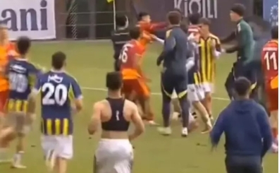 Fenerbahçe ile Galatasaray arasındaki U19 derbisinde kavga!