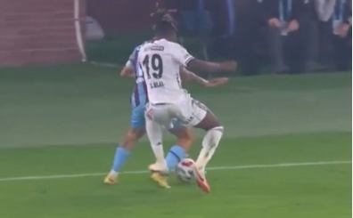 Trabzonspor - Beşiktaş maçında kırmızı kart