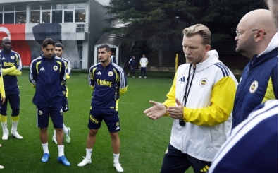 Fenerbah�e'de Dirk Kuyt'tan G�ztepe �ncesi toplant�!