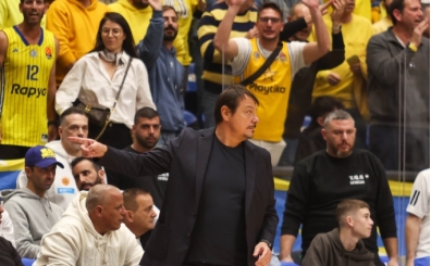 Maccabi taraftar�na Ergin Ataman cezas�
