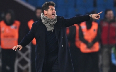 Emre Bel�zo�lu: 'Galatasaray'da olsa k�rm�z� ��kar m�?'