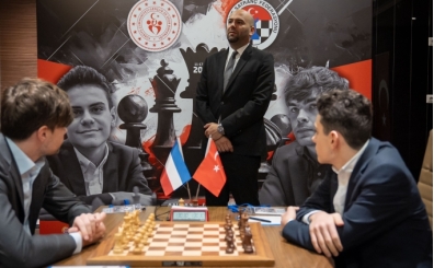 Ediz G�rel ile Van Foreest aras�ndaki �zel ma� ba�lad�