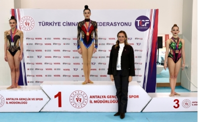 Ritmik Cimnastik G�n�l �anda Kupas� tamamland�