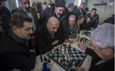 Erzurum'da satran� oynanan kahvehaneye federasyon ba�kan�ndan ziyaret