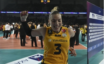 Cansu �zbay'dan k�rm�z� kart a��klamas�