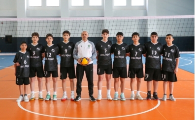 Ortaokul ��rencileri selin vurdu�u Bozkurt'a �ampiyonluk sevinci ya�att�