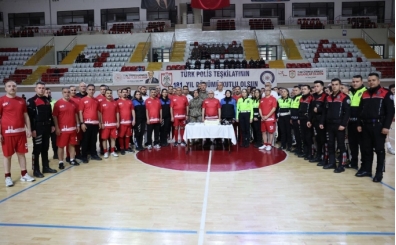 Sivas'ta �ehitler an�s�na futbol m�sabakas� d�zenlendi