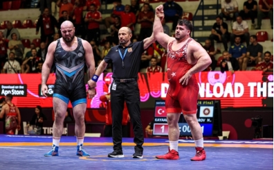 Rakibi tokat att�, R�za Kayaalp finale ��kt�!