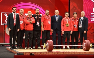 Milli halterci Yusuf Fehmi Gen�, 2 alt�n madalya kazand�