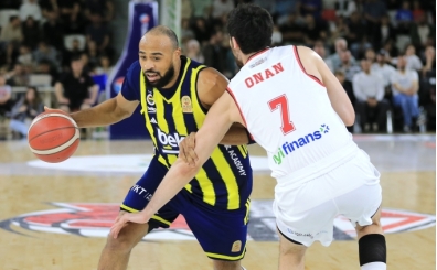Fenerbah�e Beko, Manisa Basket deplasman�nda hata yapmad�!