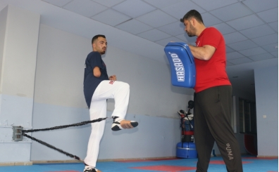 Milli para tekvandocu Osman Ert�rk'�n g�z� Avrupa �ampiyonlu�unda