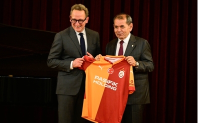 Br�ksel B�lgesi Ba�bakan� Boris Dillies, Galatasaray Lisesi'ni ziyaret etti