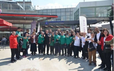 Engelliler Haftas�'nda �zel sporcular ile �niversite ��rencileri bir araya geldi