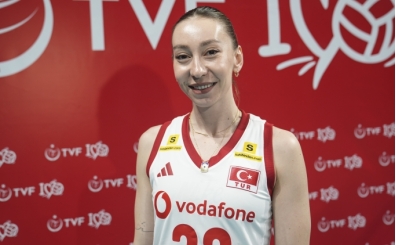 Merve �zbilir ve Buse �nal'�n milli forma gururu!