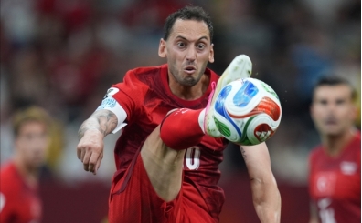 Hakan �alhano�lu'ndan Avustralyal� gazetecinin sorusuna fla� yan�t!