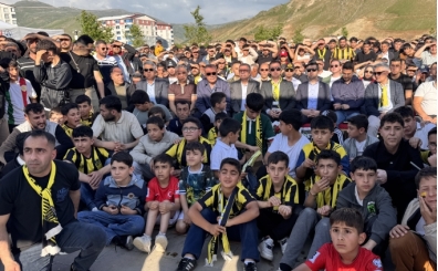 Bitlis 1916 Spor'un 3. Lig'e y�kselmesi kentte co�kuyla kutland�