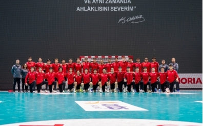 18 Ya� Alt� Milli Erkek Hentbol Tak�m�'n�n Avrupa �ampiyonas� kadrosu a��kland�