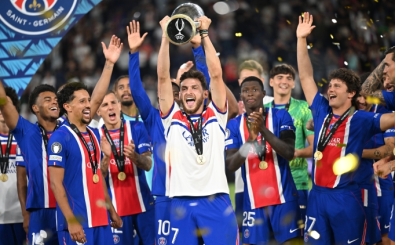 UEFA S�per Kupa �ampiyonu Paris Saint-Germain, kupas�n� ald�