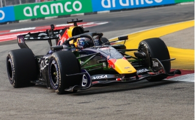 Singapur'da pole pozisyonu Verstappen'in
