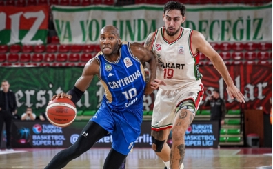 Kar��yaka, �ay�rova Belediyespor'u farkl� ma�lup etti!