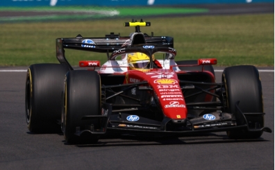 Lewis Hamilton, 3 y�l sonra pole'de!