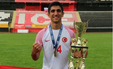 Alia�a FK'l� Semih Ayri� D�nya �ampiyonlu�u ya�ad�